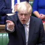 Νέο ανακάτεμα της τράπουλας για το Brexit Άνω-κάτω το βρετανικό πολιτικό σκηνικό