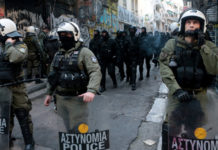 «Άβατο» στα Εξάρχεια από τα χημικά και την αστυνομοκρατία