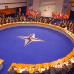 Η κυβέρνηση της Δεξιάς εκχωρεί γη και ύδωρ στους υπερατλαντικούς προστάτες