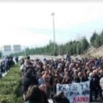 Με απεργιακές κινητοποιήσεις και αποκλεισμό της εθνικής οδού απάντησαν οι εργαζόμενοι της ΛΑΡΚΟ