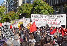 Δέκα χρόνια ζόφου και απαντοχής, αγανάκτησης και οργής. Φτάνει πια
