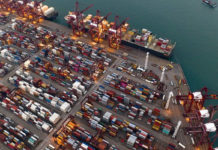 Καθώς το παγκόσμιο οικονομικό σύστημα βουλιάζει…
