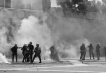 Η κυβέρνηση της Δεξιάς χτίζει το αστυνομικό κράτος της βίας, της καταστολής και της τρομοκρατίας, εξαπολύοντας καθημερινά αστυνομικές επιθέσεις