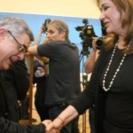 Ο κάλπικος αντιφασισμός της ΝΔ και η θεωρία των δύο άκρων