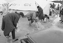 Αντιπροσφυγική πολιτική, ρατσισμός και ξενοφοβία Βούλιαξε στη λάσπη η προσφυγική δομή στο Καρά Τεπέ