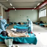 Στήνουν νέο προπαγανδιστικό σκηνικό για να συγκαλύψουν τα ολέθρια αποτελέσματα της διαχείρισης της πανδημίας