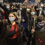 Ξανά στο δρόμο οι γυναίκες της Πολωνίας Ενάντια στο άθλιο καθεστώς καθολικής απαγόρευσης των αμβλώσεων