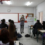 Η κυβέρνηση ανοίγει τα σχολεία με όπλο τα… self tests Επιστρατεύει ακόμα μια φορά τον μπαμπούλα της ατομικής ευθύνης