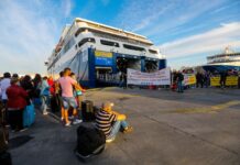 Διπλός τορπιλισμός της απεργίας των ναυτεργατών
