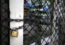 «Συγχωνεύσεις», κλιμάκωση της αντιλαϊκής πολιτικής Ο ΘΑΝΑΤΟΣ ΤΟΥ ΕΜΠΟΡΑΚΟΥ