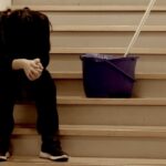 Παράδοση της καθαριότητας στους ιδιώτες με μαζικές απολύσεις καθαριστριών σε δημόσιες υπηρεσίες