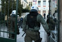 Αστυνομία στις σχολές, κανένα μέτρο για τον κορονοϊό, ταξικοί φραγμοί. Μόνο με μαζικό αγώνα θα (ξανα)κάνουμε τα σκοτάδια λάμψη!