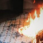 οι Πύλες του Πολιτικού Παραδόξου Όταν καίγονται 20 άνθρωποι μέσα σε 13 ημέρες