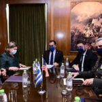 Οι εκπρόσωποι των ΗΠΑ επιθεωρούν τους ντόπιους υποτακτικούς Ρεσιτάλ ξενοδουλείας από την κυβέρνηση Μητσοτάκη