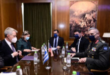 Οι εκπρόσωποι των ΗΠΑ επιθεωρούν τους ντόπιους υποτακτικούς Ρεσιτάλ ξενοδουλείας από την κυβέρνηση Μητσοτάκη