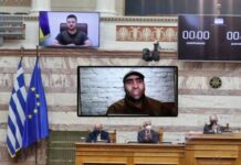 Στιγμές λακέδων που χειροκροτούν… λακέδες! Αυτός ο μικρός ο μέγας… σαλτιμπάγκος.