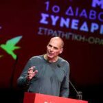 «Διαβουλευτικό» συνέδριο ΜέΡΑ25 Βαρύγδουπες ρεφορμιστικές επινοήσεις Βαρουφάκη για τη σωτηρία του κόσμου