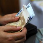 Εμπαιγμός ΕΕ – Κυβέρνησης – ΣΥΡΙΖΑ σχετικά με τον καθορισμό «επαρκών» μισθών