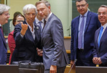 Για το τέλος της εποπτείας και άλλα παραμύθια…