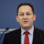 «Προσαρμόζεσαι ή πεθαίνεις»
