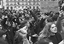 Αόριστες προεκλογικές υποσχέσεις από το Μητσοτάκη στη συνάντηση με τους καλλιτέχνες