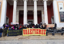 Οι επιπτώσεις στον κλάδο των ξεναγών από τη μετατροπή μουσείων σε ΝΠΔΔ