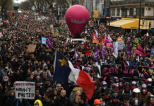 Σύνοδος Κορυφής της ΕΕ με τους λαούς σε μεγάλους αγώνες, τις τράπεζες να κλυδωνίζονται και τον πόλεμο να μαίνεται