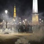 Στον πανεργατικό ξεσηκωμό στη Γαλλία ενάντια στο συνταξιοδοτικό νομοσχέδιο, ο Μακρόν απαντά με πραξικοπηματική επιβολή του χωρίς ψήφο από τη Βουλή!