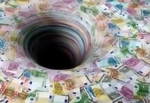 Μετά από 12 χρόνια μνημονίων το χρέος αντί να μειώνεται, μεγεθύνεται