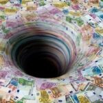 Το γιγάντωμα των χρεών δείχνει οικονομική καταβύθιση με επώδυνες συνέπειες στα λαϊκά στρώματα