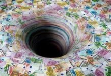 Το γιγάντωμα των χρεών δείχνει οικονομική καταβύθιση με επώδυνες συνέπειες στα λαϊκά στρώματα