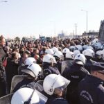 Στήνουν μπλόκα ενάντια στην αντιλαϊκή – αντιαγροτική πολιτική Βία και χημικά ενάντια στους αγρότες από την κυβέρνηση Μητσοτάκη