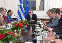 Πουκάμισο αδειανόη συνάντηση αγροτών με τον Μητσοτάκη