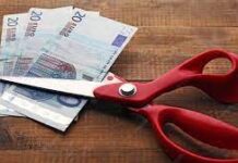 Η κυβέρνηση Μητσοτάκη ετοιμάζεται να πετσοκόψει την κρατική στήριξη στους ανέργους