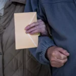 Πρωτοφανές πραξικόπημα ακύρωσης των αποτελεσμάτων του α΄ γύρου των προεδρικών εκλογών στη Ρουμανία
