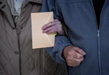 Πρωτοφανές πραξικόπημα ακύρωσης των αποτελεσμάτων του α΄ γύρου των προεδρικών εκλογών στη Ρουμανία