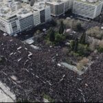 Χαιρετίζουμε τη μεγαλειώδη συμμετοχή στα παλλαϊκά συλλαλητήρια στην Αθήνα και σ’ όλη τη χώρα! Στο δρόμο του αγώνα για να μη συγκαλυφθεί το έγκλημα!