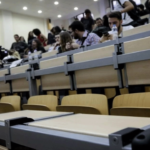 Το υπουργείο Παιδείας απειλεί να διαγράψει πάνω από 300.000 φοιτητές!