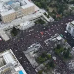 Ο λαός πρωταγωνιστής Και η κυβέρνηση έντρομη Επιχείρηση ενσωμάτωσης της λαϊκής ριζοσπαστικοποίησης