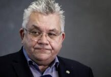 Από πρύτανης, υφυπουργός