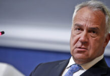 Ο Μερτς υπαγορεύει την αντιμεταναστευτική πολιτική της Ελλάδας
