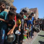 Στη Γάζα τα παιδιά πεθαίνουν για λίγο νερό Από το MONDOWEISS