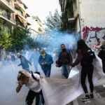 ΜΑΤ, χημικά και ξύλο απέναντι σε εκπαιδευτικούς, γονείς και μαθητές