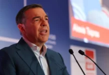 Επιταχύνεται η επιχείρηση αναμόρφωσης του πολιτικού σκηνικού
