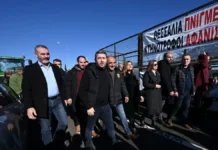 Παραμένει κολλημένη η «βελόνα των δημοσκοπήσεων» για το ΠΑΣΟΚ Πρόκληση και εμπαιγμός η παρουσία Ανδρουλάκη στα αγροτικά μπλόκα
