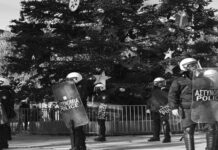 «Οι γιορτές» στις καπιταλιστικές κοινωνίες, παρά το λαμπερό τους περιτύλιγμα, δεν παύουν να δείχνουν τις μεγάλες ταξικές ανισότητες