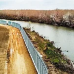 Εξαγγελίες για φράχτες και αντιμεταναστευτικές κορώνες από το Μητσοτάκη, ενώ ο Έβρος βούλιαζε