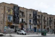 Σε κρίσιμη κατάσταση παραμένει ο Αριστοτέλης Χαντζής Λήξη της απεργίας πείνας, μετά την υπαναχώρηση του δήμου Αθηναίων Να παρθεί πίσω το σχέδιο της Περιφέρειας Αττικής για την “ανάπλαση” των Προσφυγικών