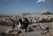 1 στους 2 θα πραγματοποιήσουν φέτος διακοπές