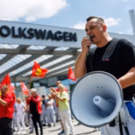 Γιγαντώνεταιτο κύμα χιλιάδων εργατικών απολύσεων παγκοσμίως